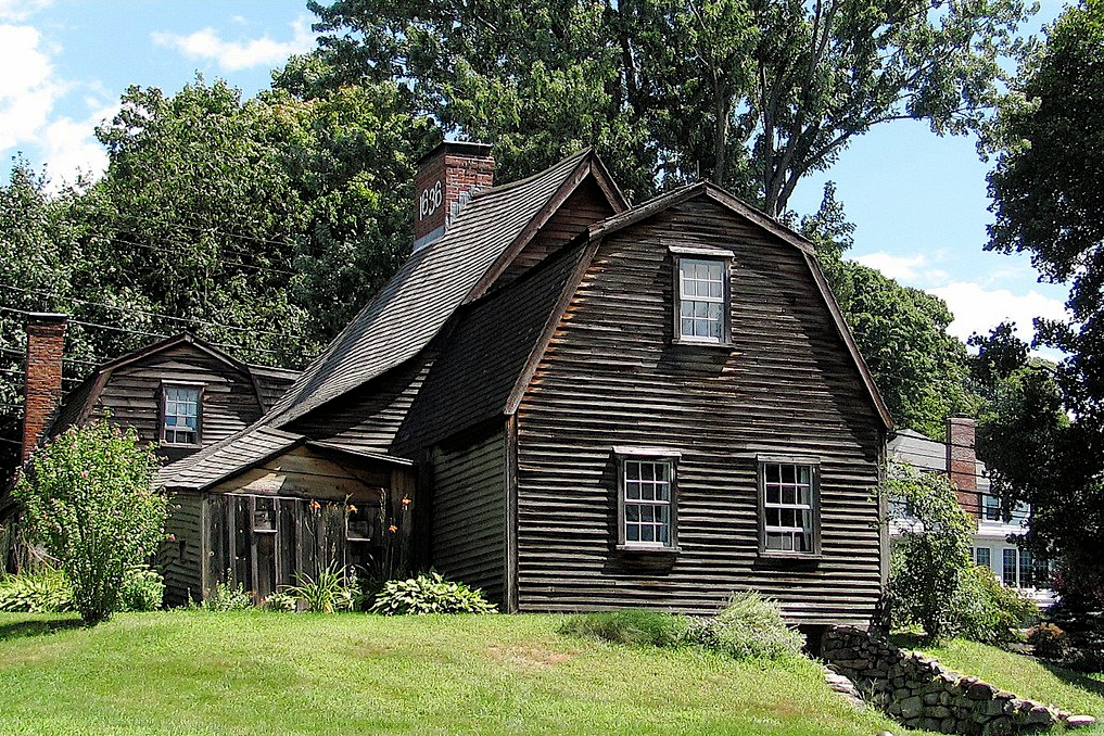 Деревянный каркасный дом семьи Fairbank, построенный в Америке, штате Массачусетс между 1637 и 1641 годом